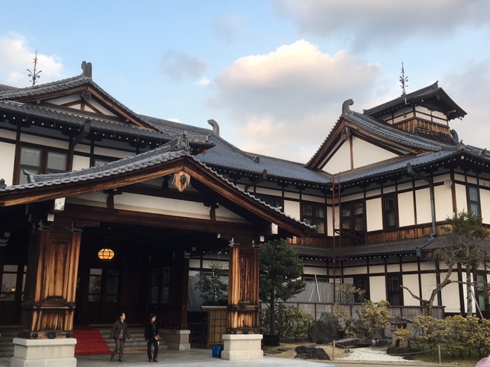 奈良ホテル本館前