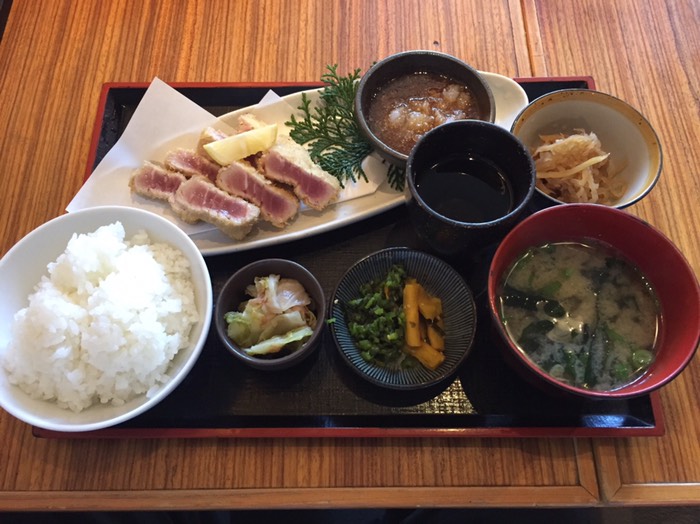 鮪中とろカツ定食