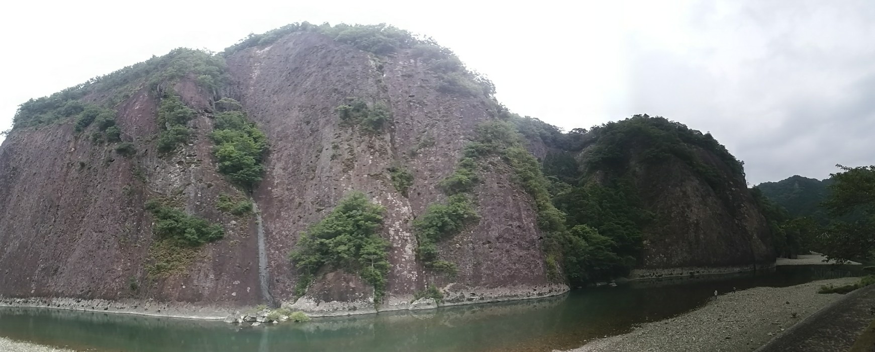古座川の一枚岩