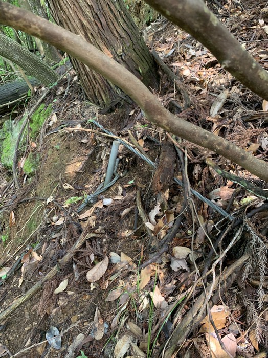 ワイヤーで地盤固定