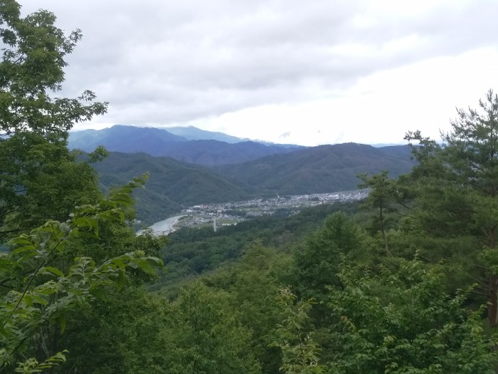 ハイキング道より