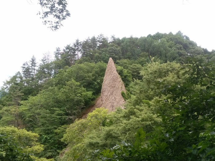 ままこ落としの土柱