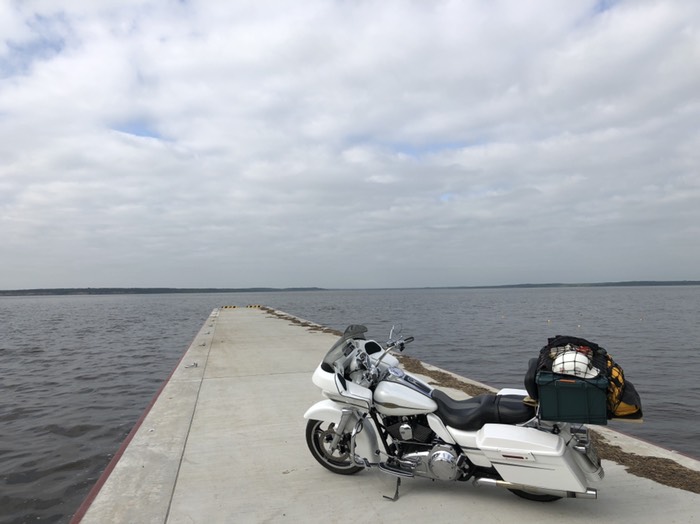 砂利道の奥にあった桟橋