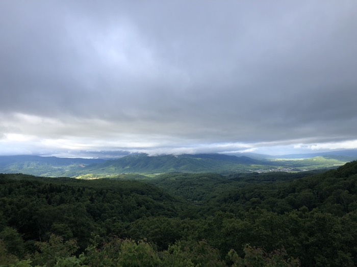 束の間の晴れ間