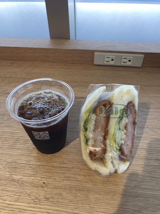 お昼ご飯はサンドイッチ