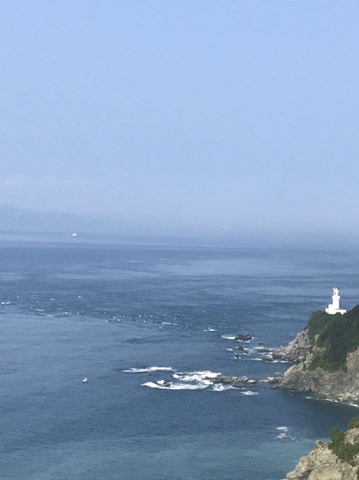 水尻展望台から見る佐田岬の灯台