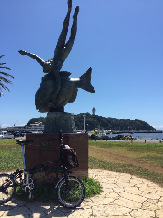 江ノ島着いた。人魚だっけ？おにぎり食べよ