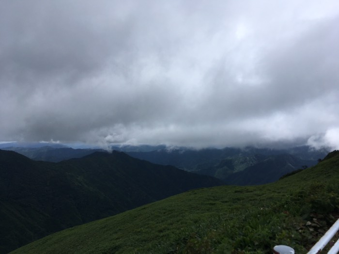 UFOライン ＝瓶ヶ森林道かめがもり