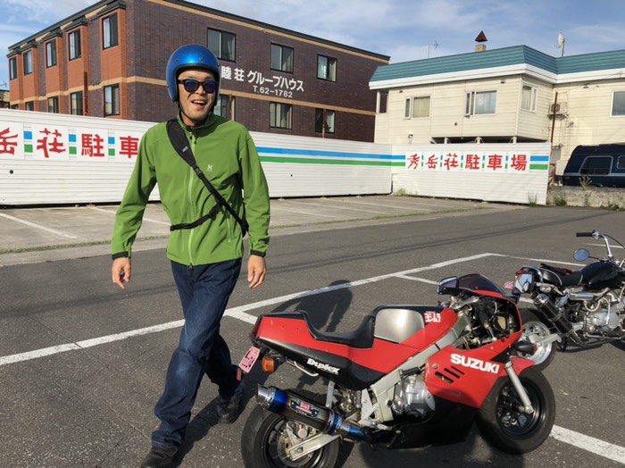 秀岳荘駐車場にて。