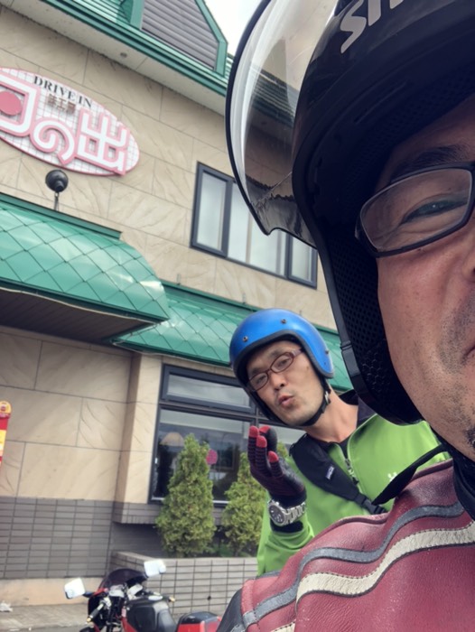 ドライブイン『味工房 日の出』にて。