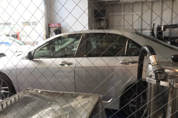 手洗い洗車待ち〜