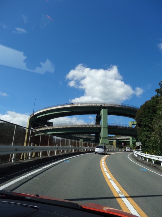 もの凄い青空とループ橋