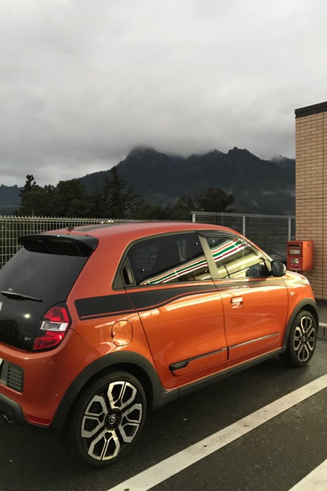 妙義山がみえるセブンイレブンで朝食