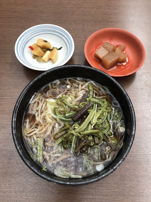 まずは腹ごしらえ