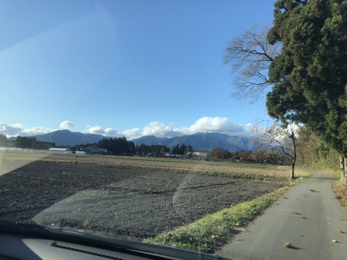 昼食後すぐアウトレットの裏