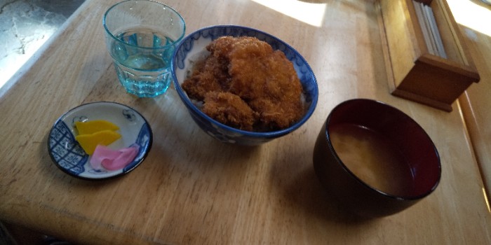安田屋わらじカツ丼