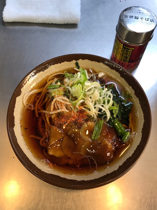 新幹線ホームにおソバ屋さんが