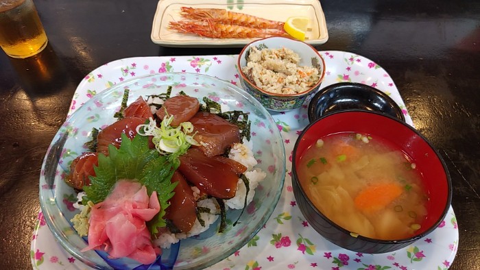波路 マグロ漬け丼＆車えび塩焼き