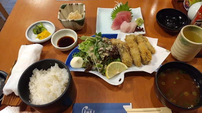 カキフライ定食 天びん屋