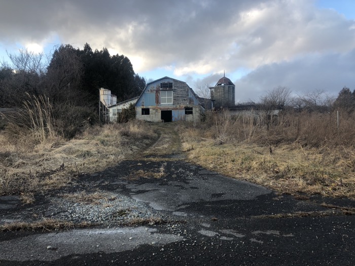 やっと見つけた昨日の牧舎