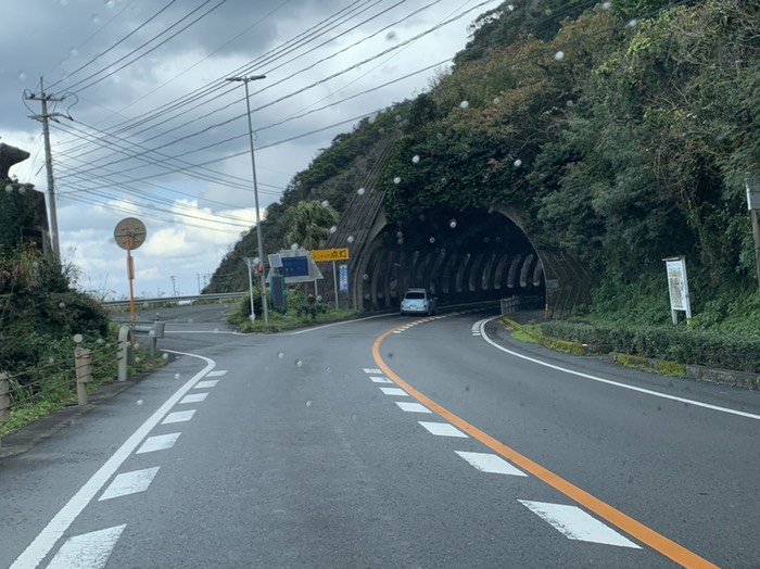 トンネル手前左