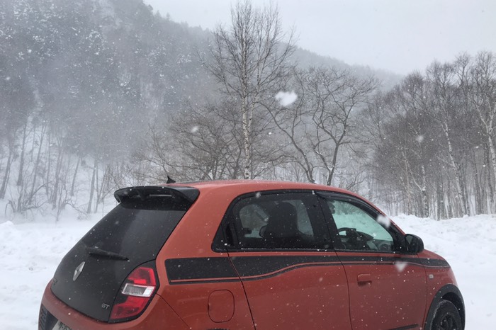 雪の万座ハイウェー