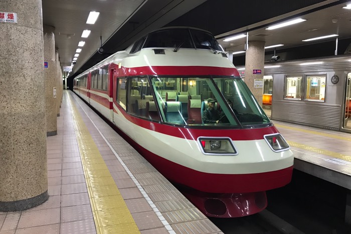 今度は小田急ロマンスカー！？