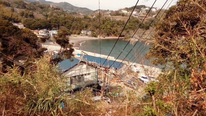 源頼朝船出の浜を見下ろして