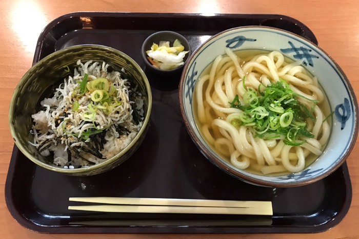 しらすご飯とうどんのセット