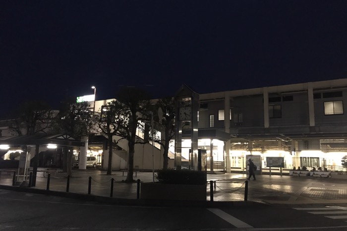 まだ暗いうちから