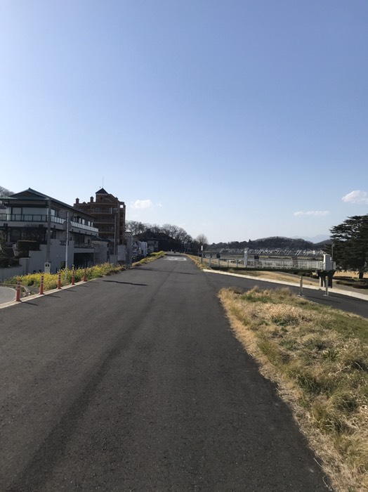 渡瀬川沿いの道