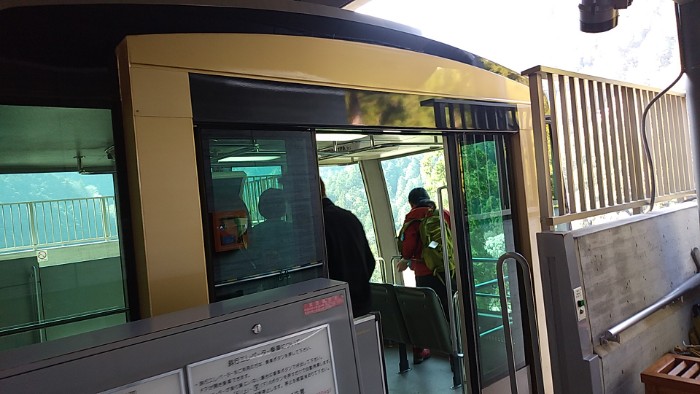 斜行エレベーター