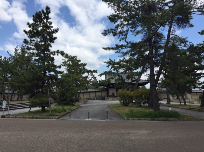 法隆寺入り口付近