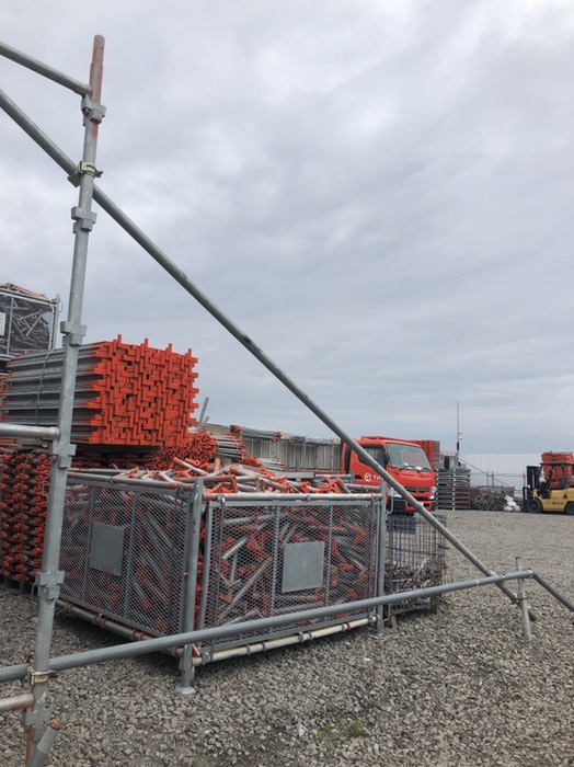 足場資材置き場