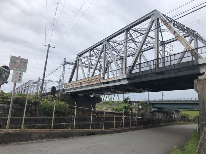 木曽川を電車が渡る橋