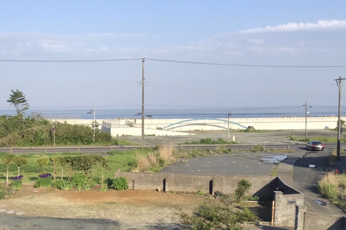 真新しい堤防が…