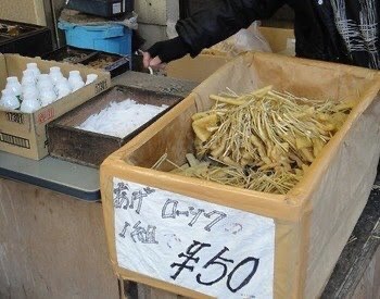 お供えの油揚げ　　出典4Travel