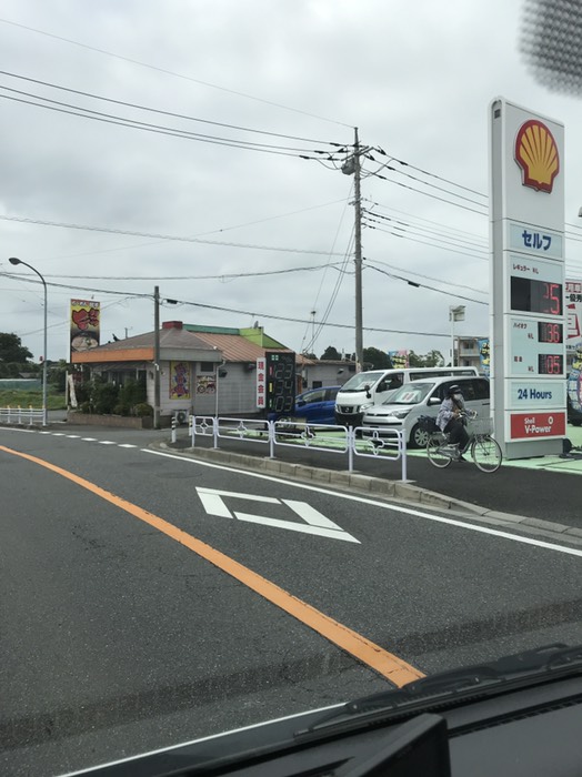 高速前のシェルで給油