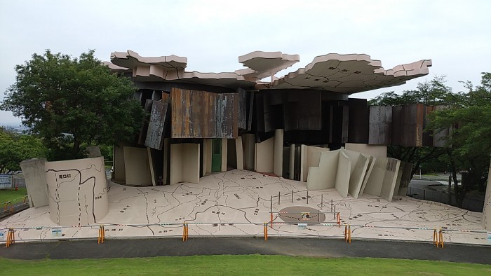 極限で似るものの家 養老天命反転地