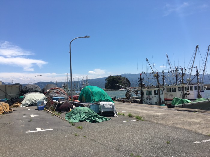 シズ浦漁港北