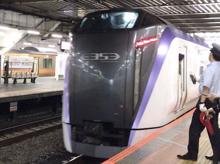 立川でかいじ降ります