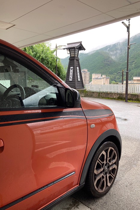 この駐車場は結構リスキーですね…