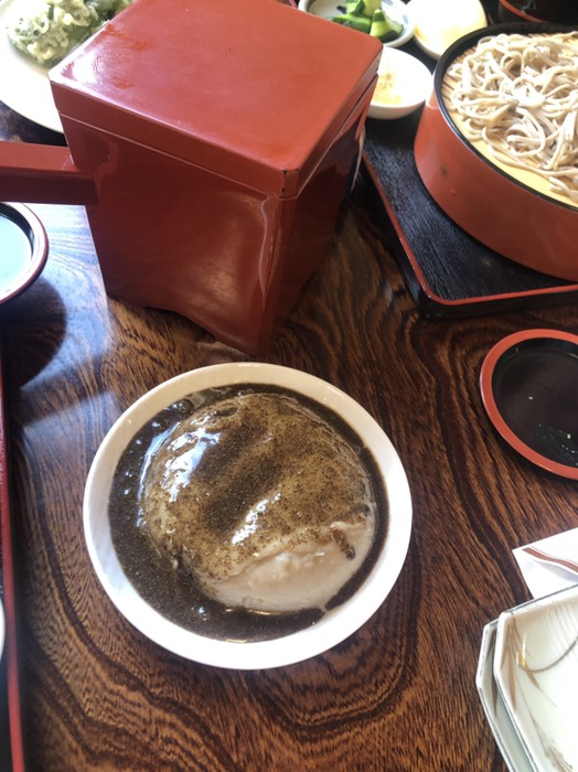 蕎麦がき、甘じょっぱいたれ