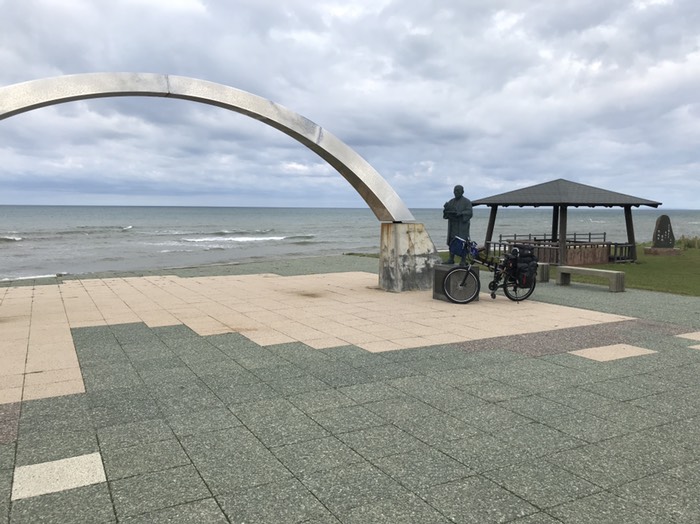 おびら道の駅前の松浦武四郎の像