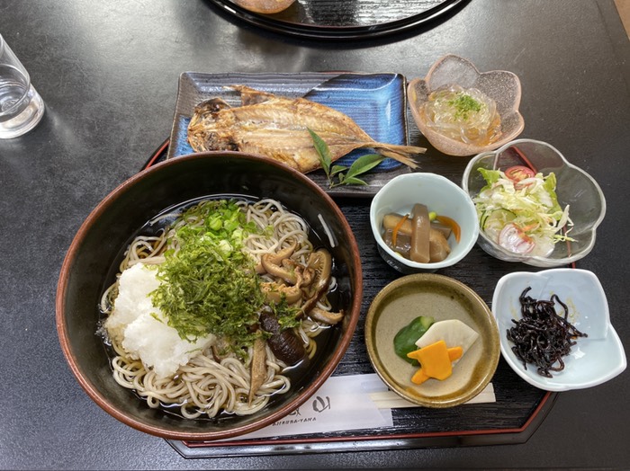 おろし蕎麦　アジの干物付き