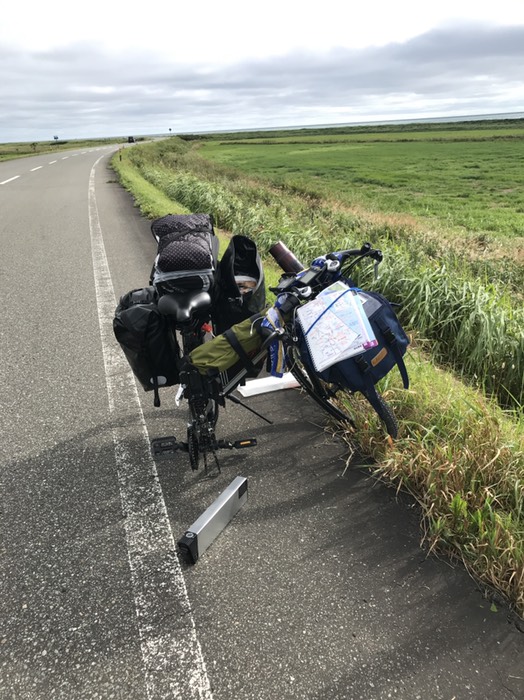 サロベツ原野でバッテリー交換作業
