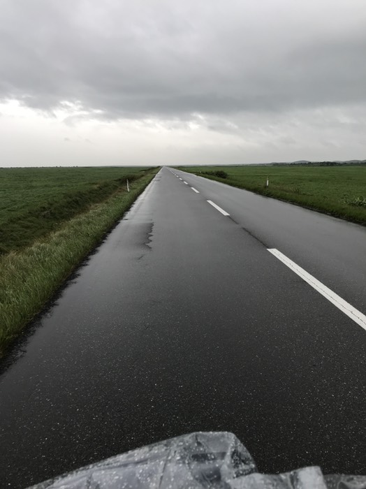 どこまで続くか時空が止まる道