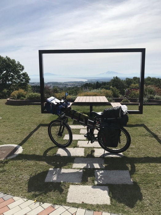 網走流氷館から知床半島羅臼岳を望む