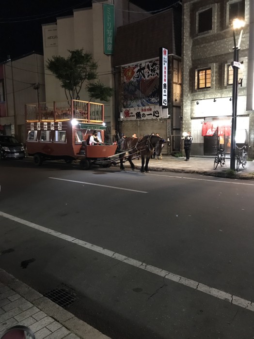 なぜか幌馬車が