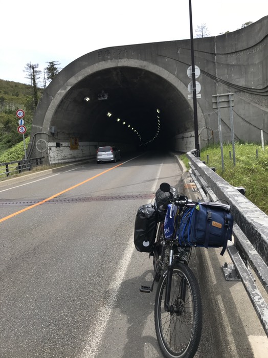 日勝峠最高点のトンネル通過